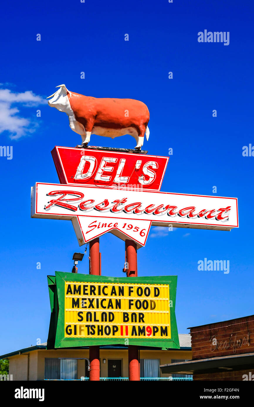 Del's Restaurant overhead sign on Route 66 in downtown Tucumcari NM Stock Photo