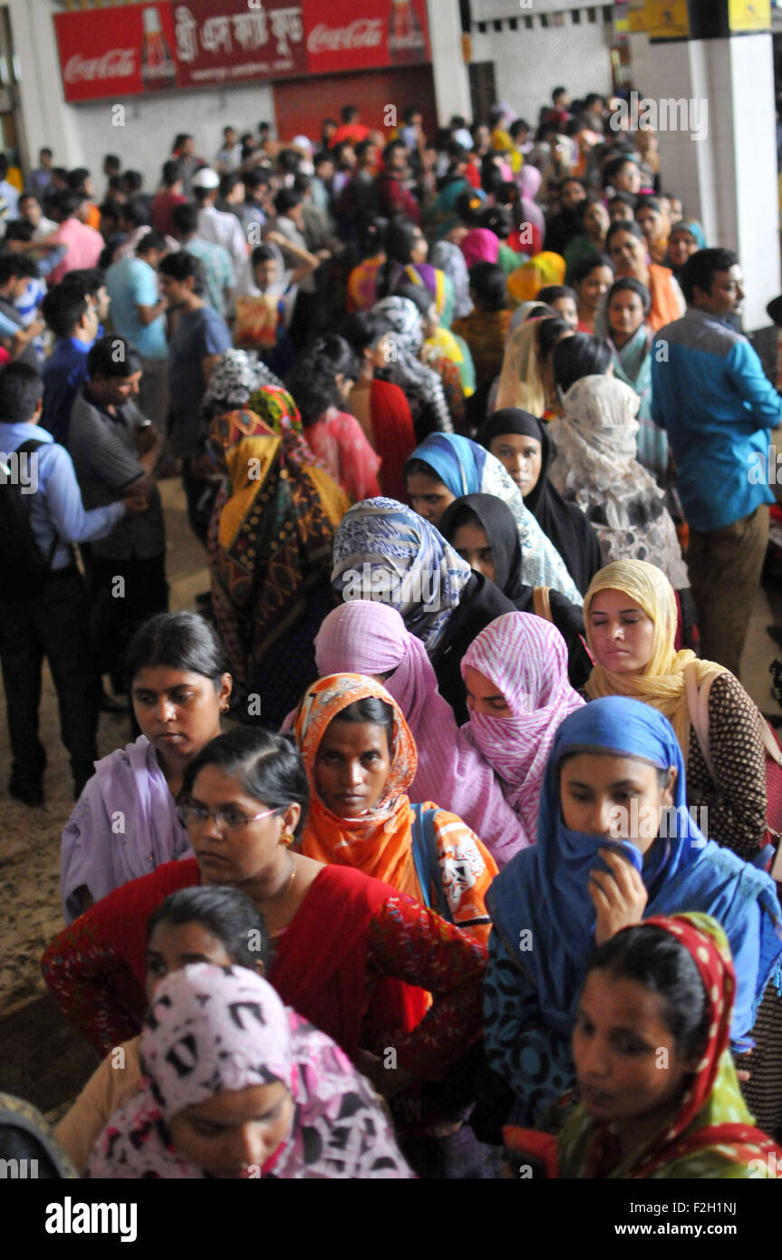 Dhaka, Bangladesh. 19th Sep, 2015. Bangladeshi people queue up to buy