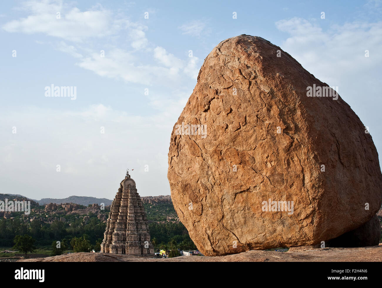 Monolith + 'gopuram'of the Virupaksha temple ( India) Stock Photo