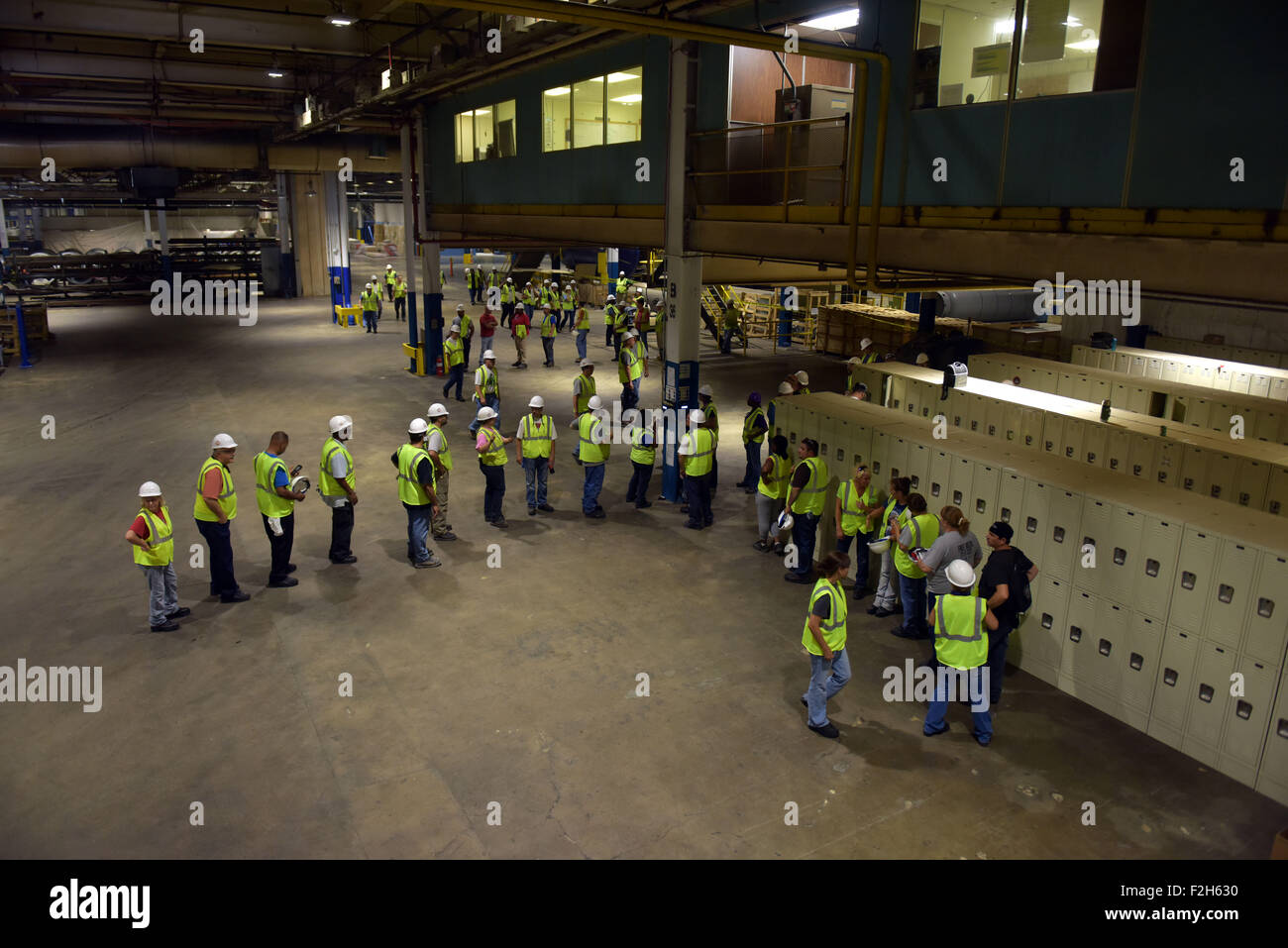 Moraine, USA. 5th Aug, 2015. Workers line for lunch at a factory of Fuyao Glass America in Moraine, south of Dayton, Ohio, the United States, Aug. 5, 2015. Fuyao Glass Industry Group, the largest automotive glass supplier in China, invested over 360 million U.S. dollars to build an automobile glass factory in Moraine, Ohio, and will create over 1,500 jobs locally. © Yin Bogu/Xinhua/Alamy Live News Stock Photo