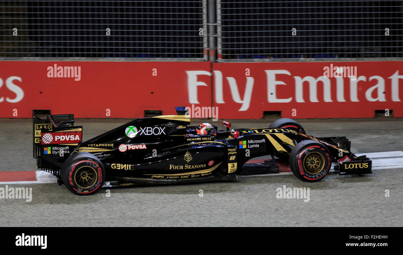 Singapore, SINGAPORE, 19 September 2015. Romain Grosjean (of France and Lotus F1 Team) claimed tenth position during qualifying for the 2015 Singapore Grand Prix, a night race around the Marina Bay Street Circuit in central Singapore, with a time of 1:46.413. Sebastian Vettel (of Germany and Scuderia Ferrari) secured Pole Position with a time of 1:43.885. Credit:  Clive Jones/Alamy Live News Stock Photo
