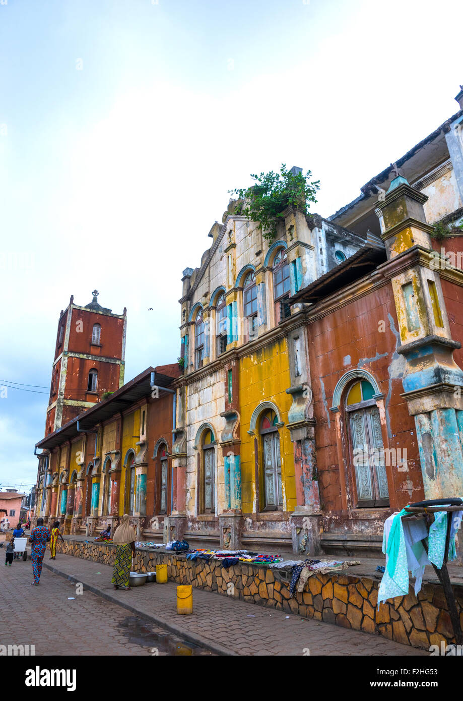 Benin, West Africa, Porto-Novo, multicoloured great mosque Stock Photo ...