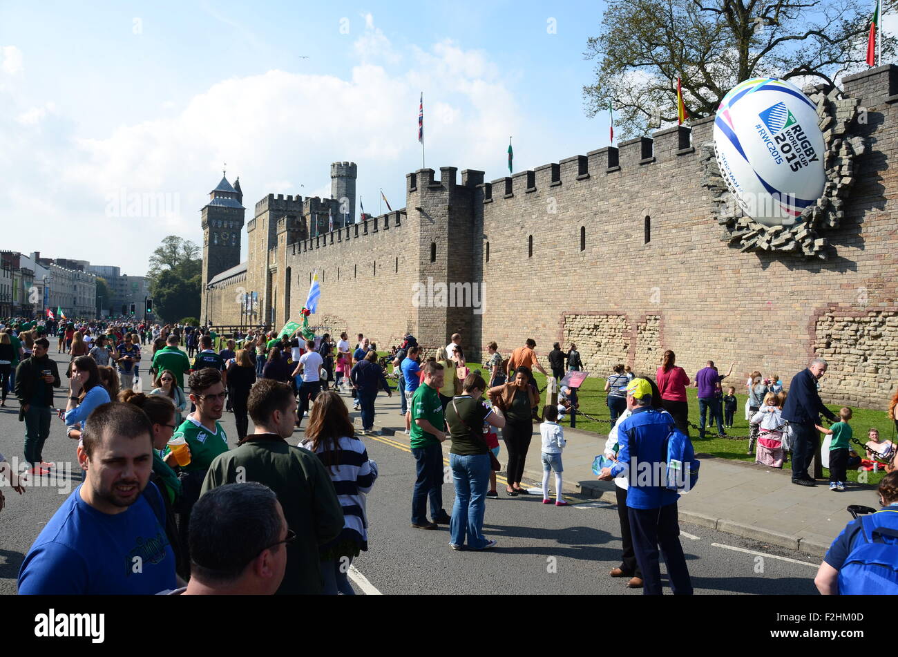 Cardiff rugby fans hi-res stock photography and images - Alamy