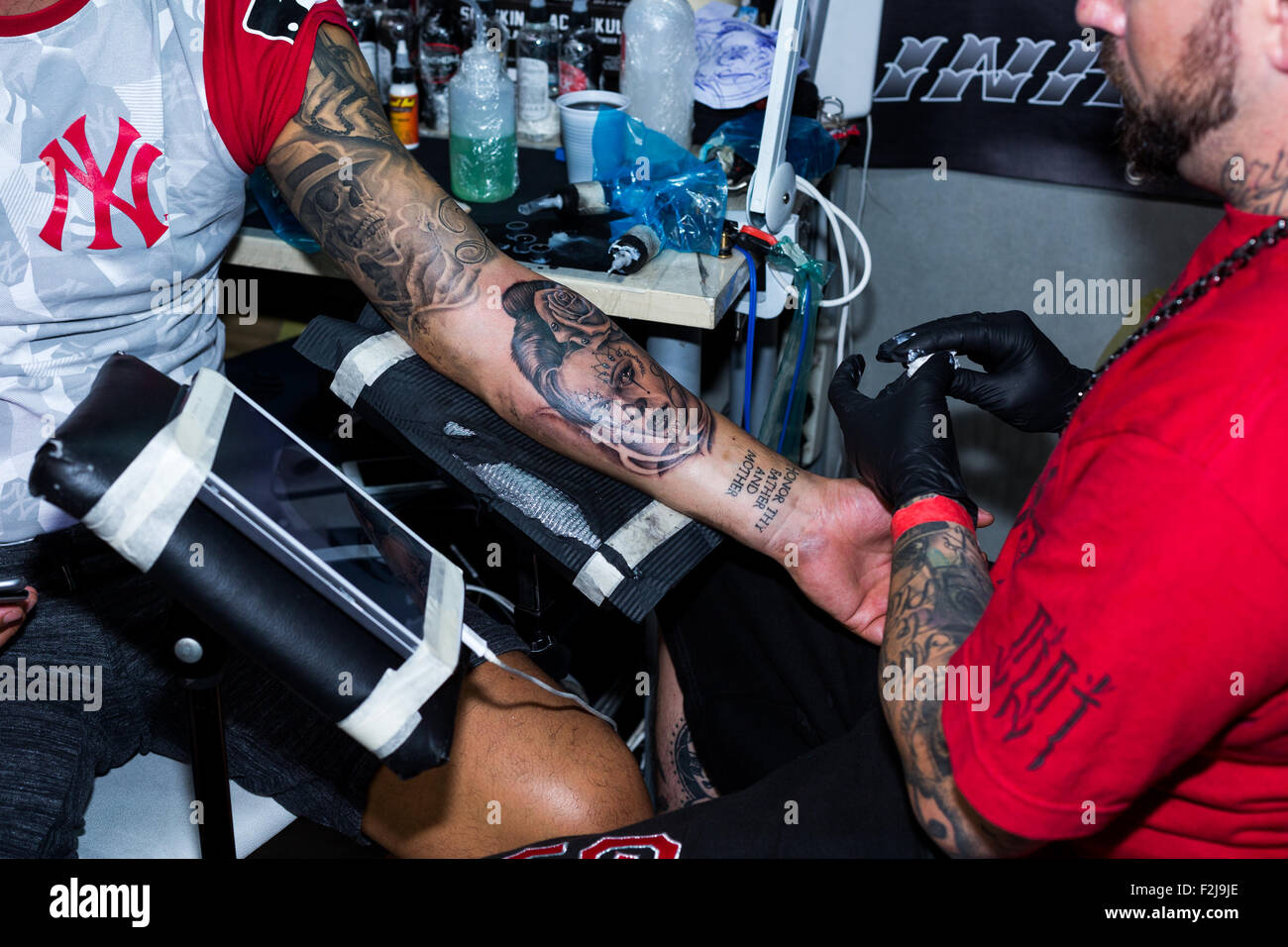 turin-italy-19th-sep-2015-the-sixth-edition-of-the-italian-tattoo