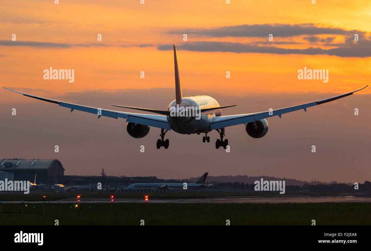 London Heathrow, September 19th 2015. As the sun sets on Heathrow Airport's Runway 27R, a Boeing 787 prepares to land. Credit:  Paul Davey/Alamy Live News Stock Photo