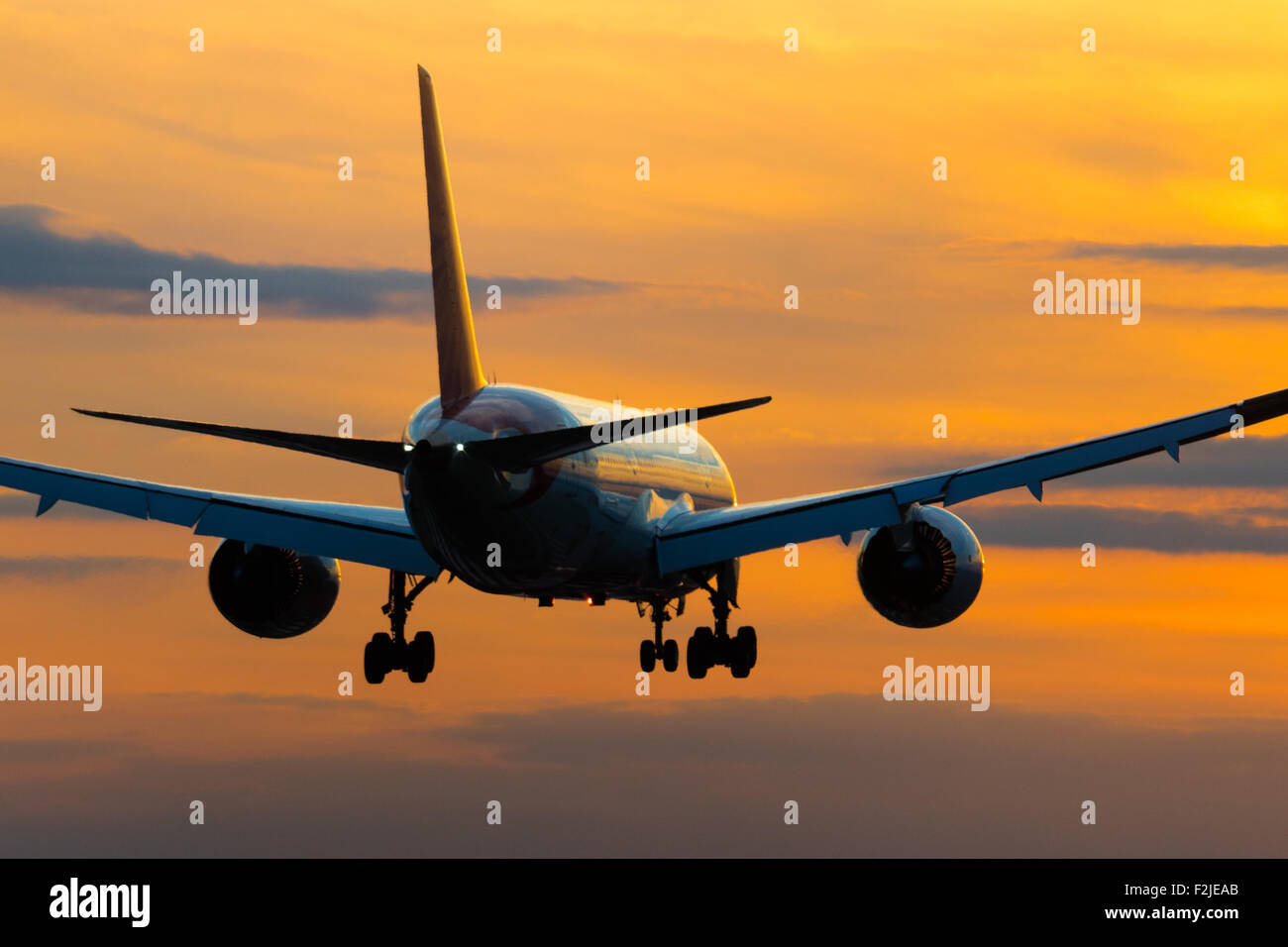 London Heathrow, September 19th 2015. A boeing 787 lands as the sun sets on Heathrow Airport's runway 27R. Credit:  Paul Davey/Alamy Live News Stock Photo