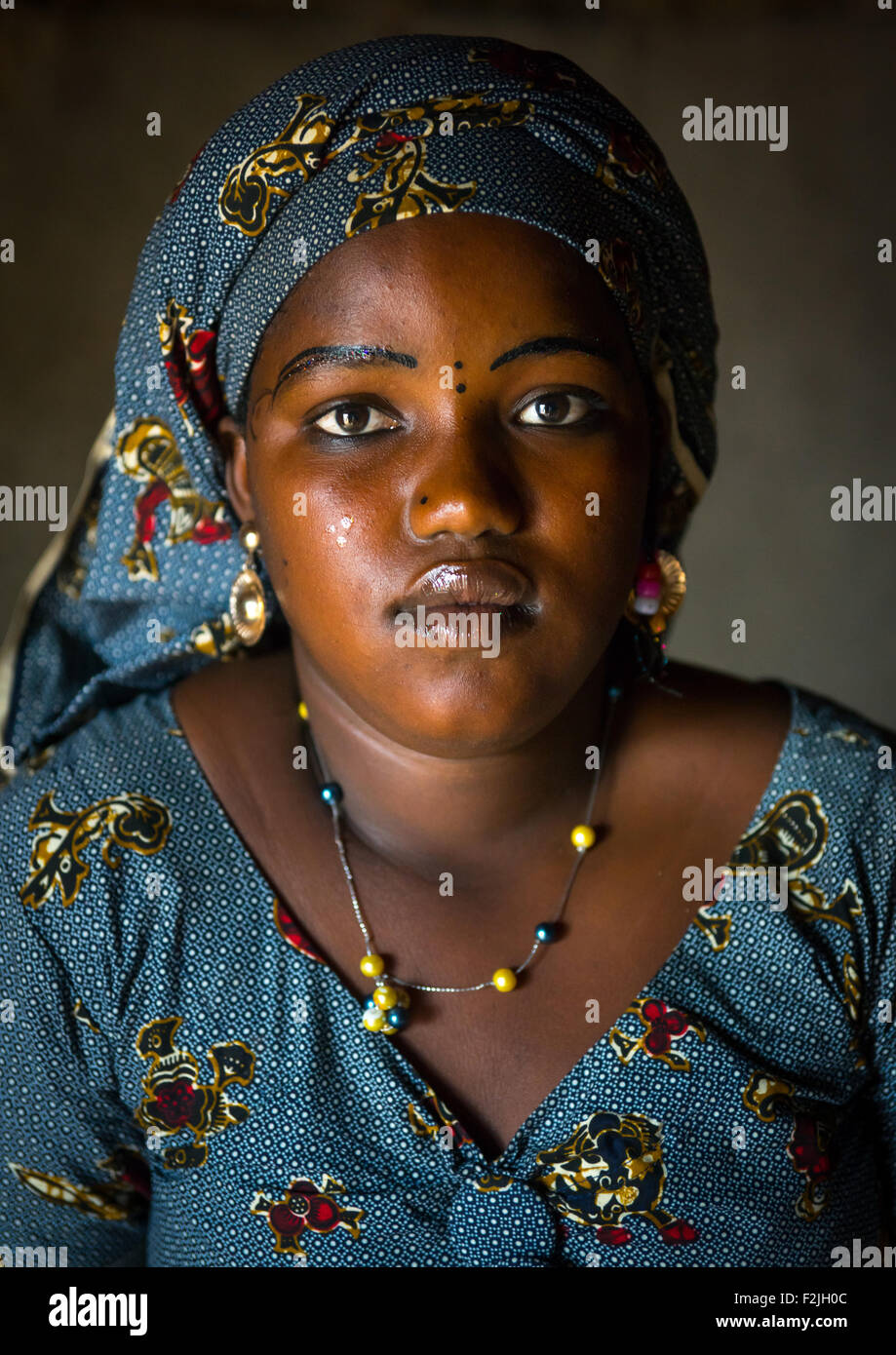 Benin, West Africa, Taneka-Koko, fulani peul tribe bride inside her hut ...