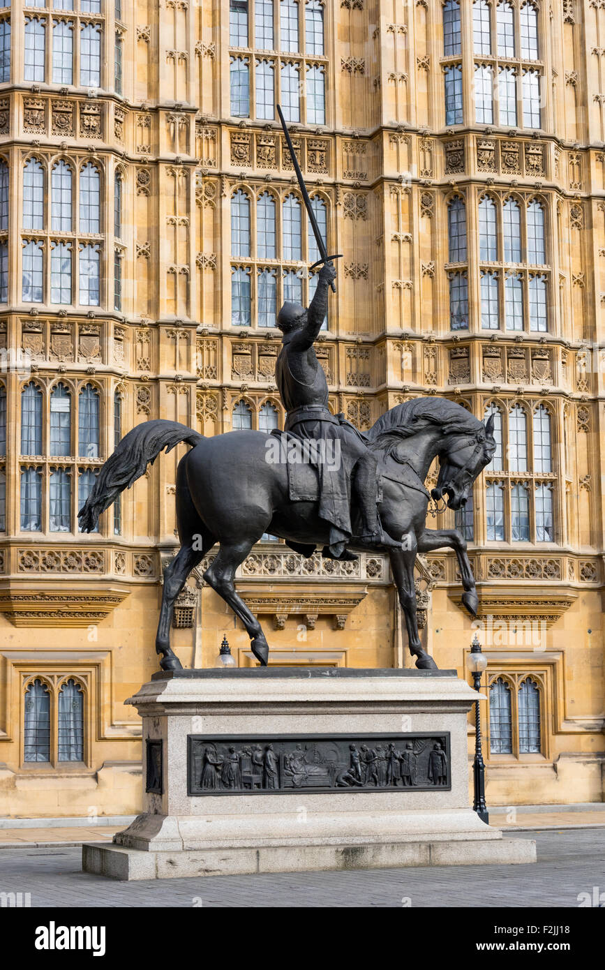 Richard the Lionheart statue outside the Houses of Parliament in the City of London UK Stock Photo