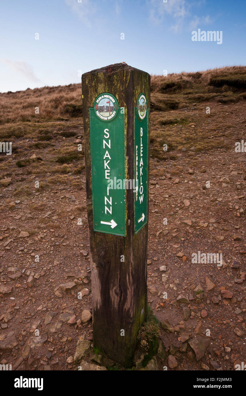 Signpost directing walkers towards the Snake Inn and Bleaklow, along the Pennine Way, from Kinder Scout in the Peak District Stock Photo