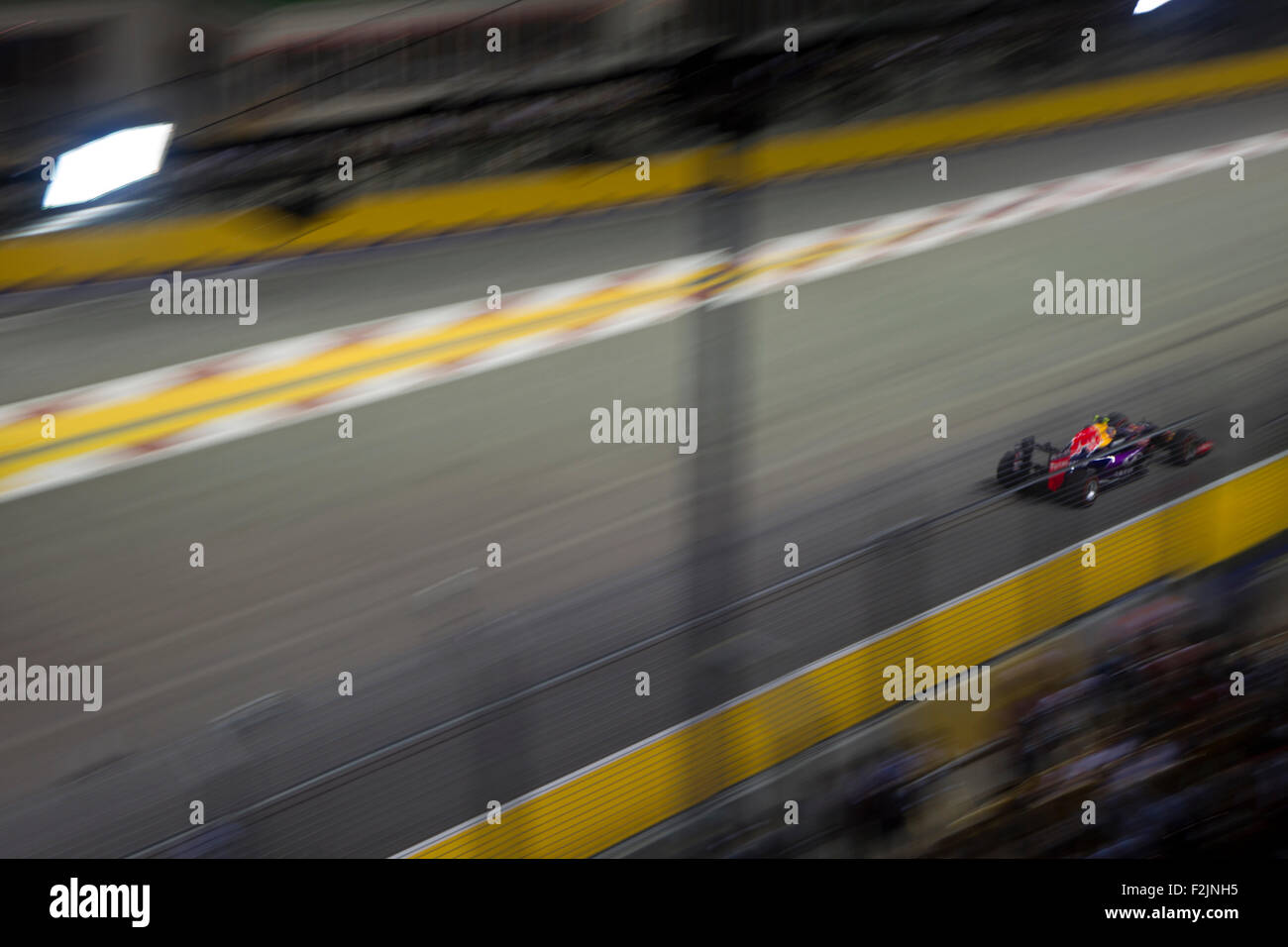 Singapore. 20th September, 2015. Red Bull Racing approaches turn 1 at Singapore Street Circuit Formula 1 Grand Prix Credit:  Chung Jin Mac/Alamy Live News Stock Photo