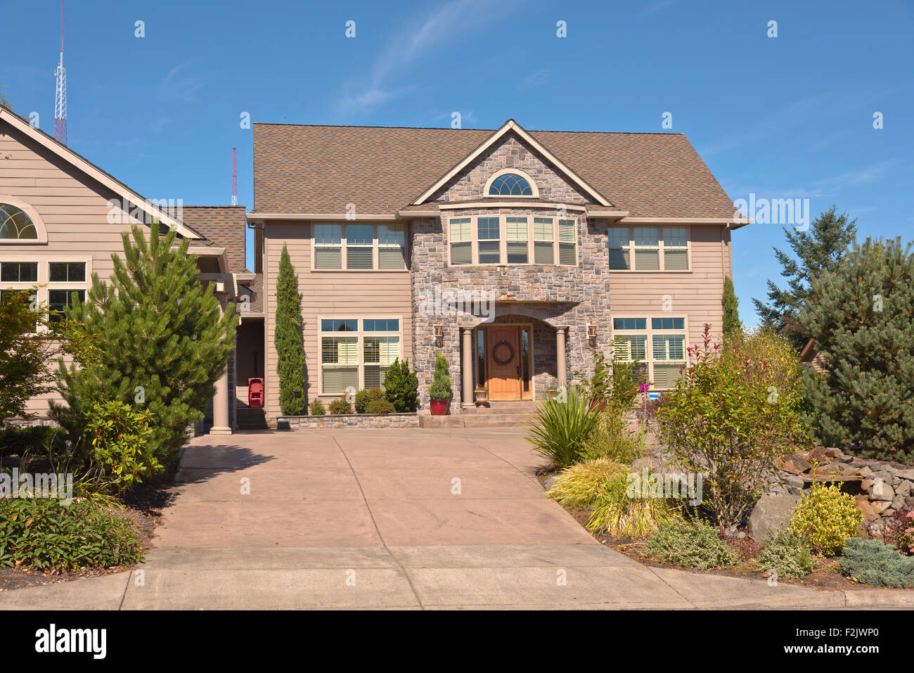 Mansion home and garden in Happy valley Oregon Stock Photo Alamy