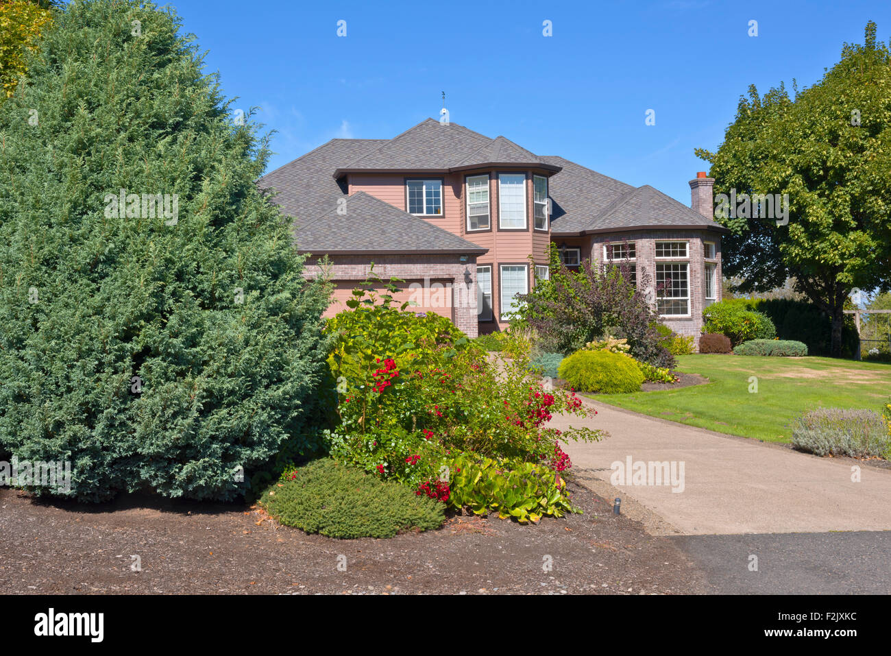 Large mansion with many plants in Happy Valley Oregon Stock Photo Alamy
