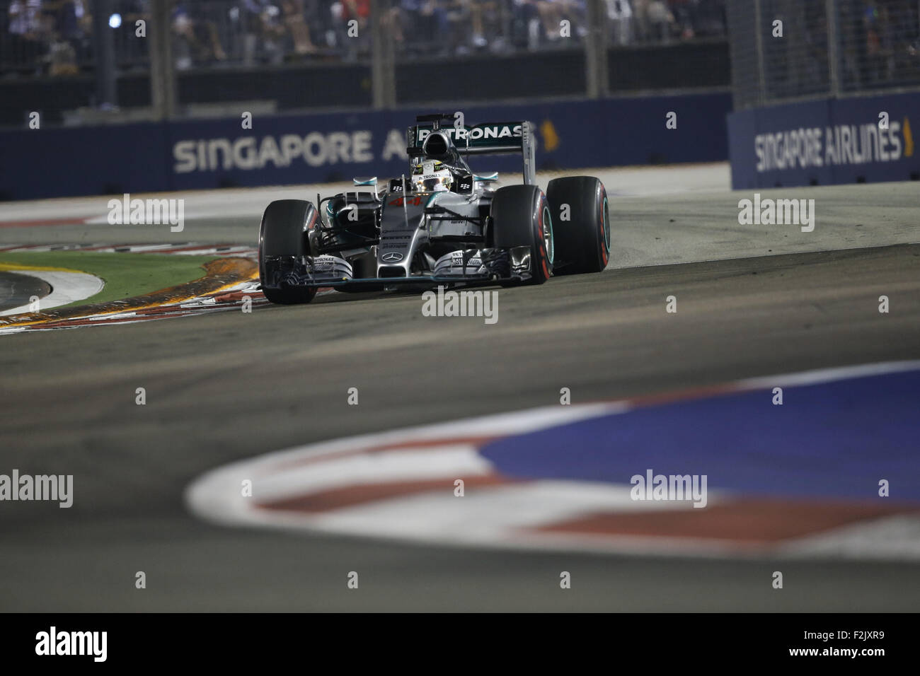 Singapore. 20th Sep, 2015. LEWIS HAMILTON of Great Britain and Mercedes AMG Petronas F1 Team drives during the 2015 Formula 1 Singapore Grand Prix at Marina Bay Street Circuit, in Singapore. Credit:  James Gasperotti/ZUMA Wire/Alamy Live News Stock Photo