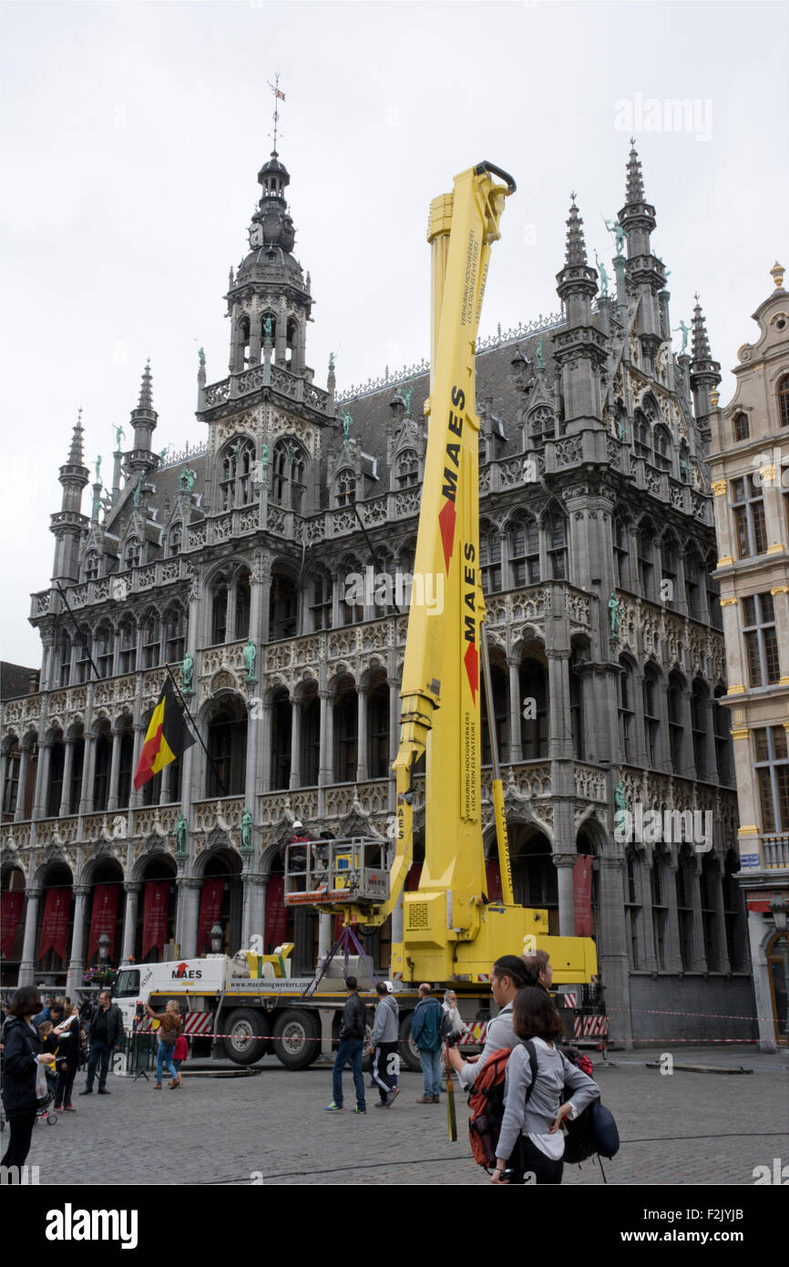 Mobile tower crane in front of Maison du Roi, La Grande Place, Brussels, Belgium Stock Photo