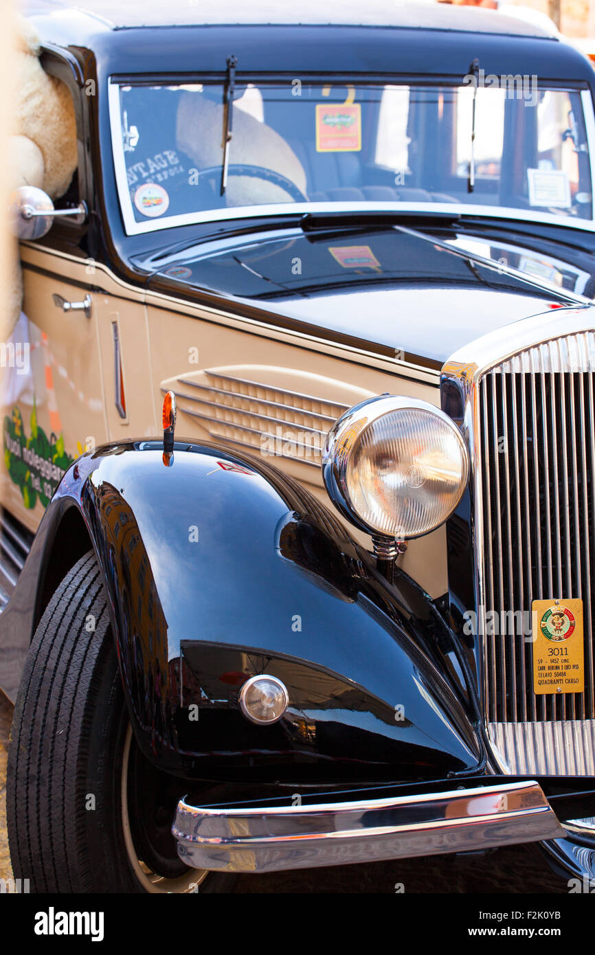 Ancient car hi-res stock photography and images - Alamy