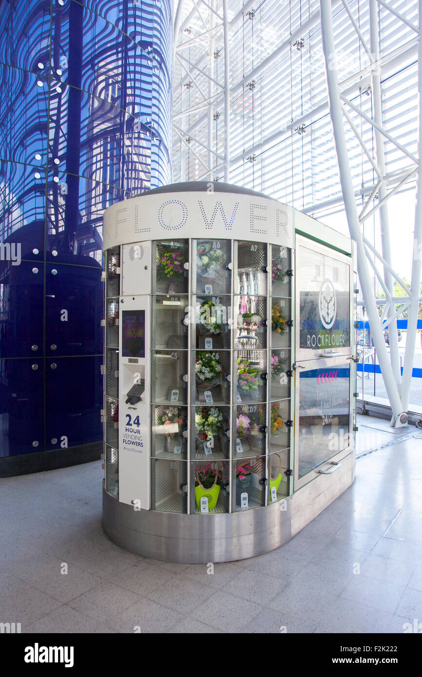 20th September 2015 - A flower vending machine at Blackfriars Rail Station, London, UK Stock Photo