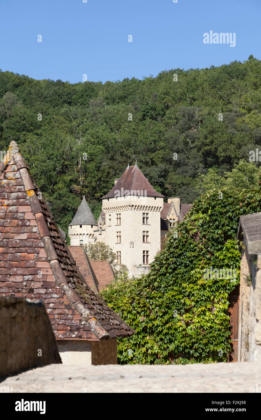 The 'la Malartrie' castle, in the heart of Perigord, overlooks 'la Roque Gageac', one of the most beautiful villages of France. Stock Photo