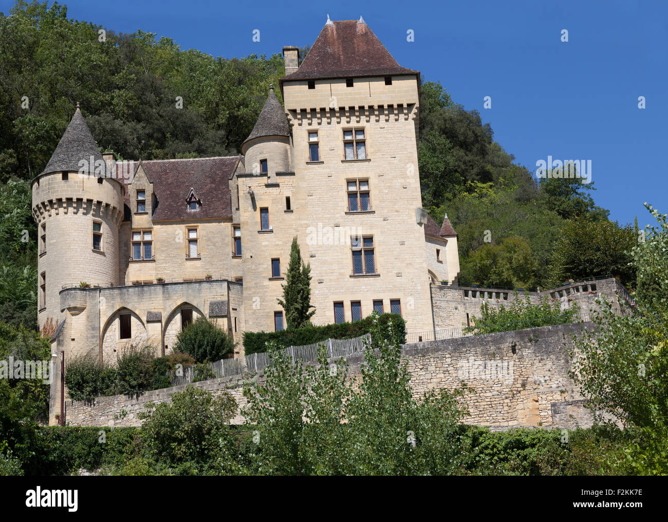 The 'la Malartrie' castle, in the heart of Perigord, overlooks 'la Roque Gageac', one of the most beautiful villages of France. Stock Photo