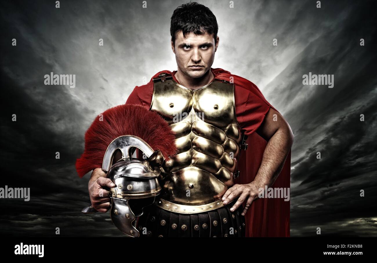 Римский воин со шлемом в руке