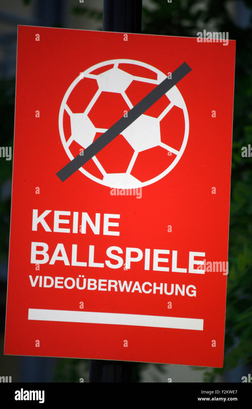 Verbotsschild 'Keine Ballspiele', Berlinische Galerie, Berlin. Stock Photo