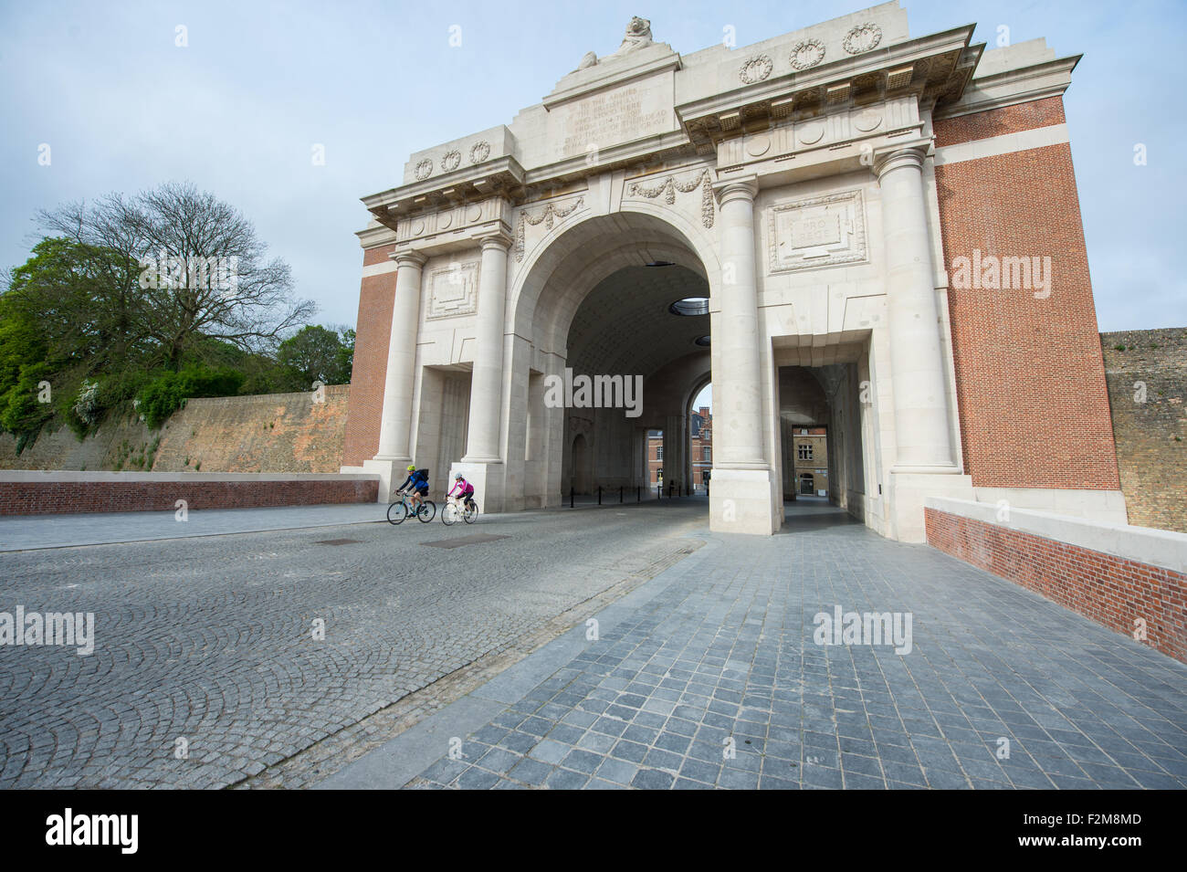 The famous Menin Gate memorial to the First World War dead at Ypres ...