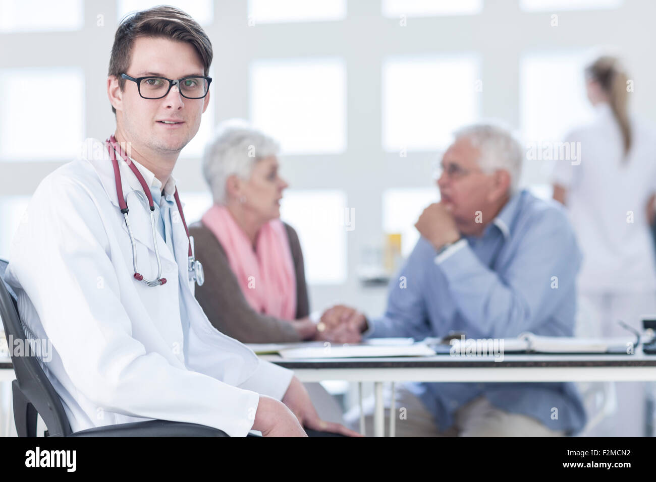 Doctor advising couple hi-res stock photography and images - Alamy