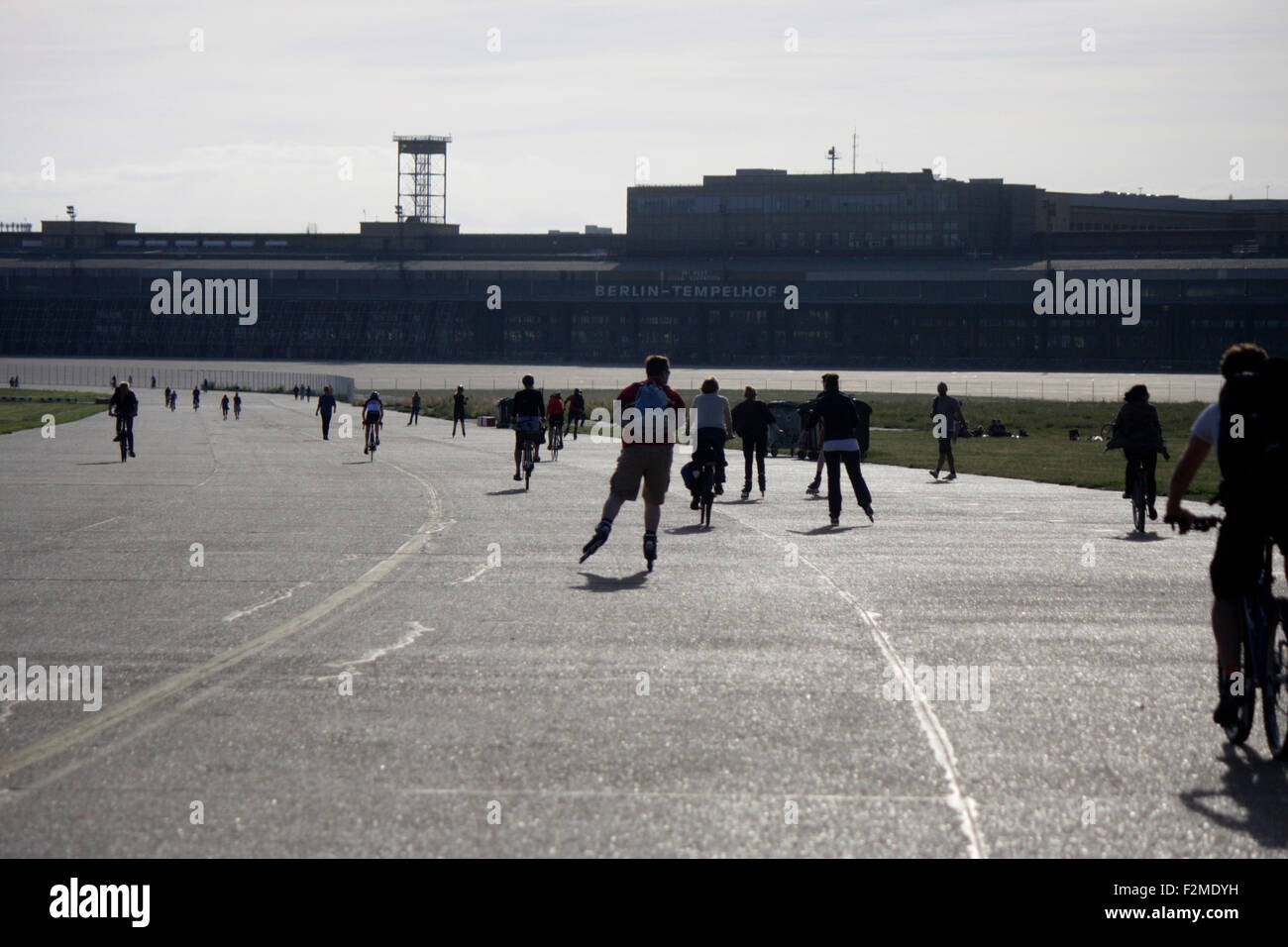 Impressionen: Tempelhofer Feld auf dem Gelaende des frueheren Flughafen Tempelhof, Berlin-Tempelhof. Stock Photo