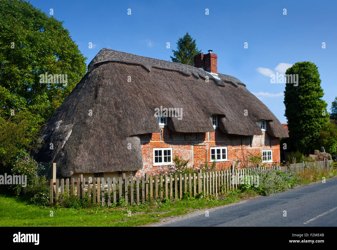 Thatched Cottage, Cheriton, Hampshire, England Stock Photo Alamy