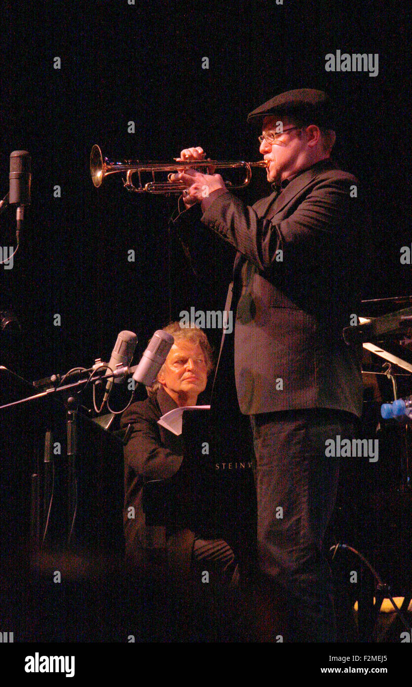 Impressionen - Auftritt der "HR Bigband featuring Joachim Kuehn Trio", Jazzfest 2010, Haus der Berliner Festspiele, 6. November Stock Photo