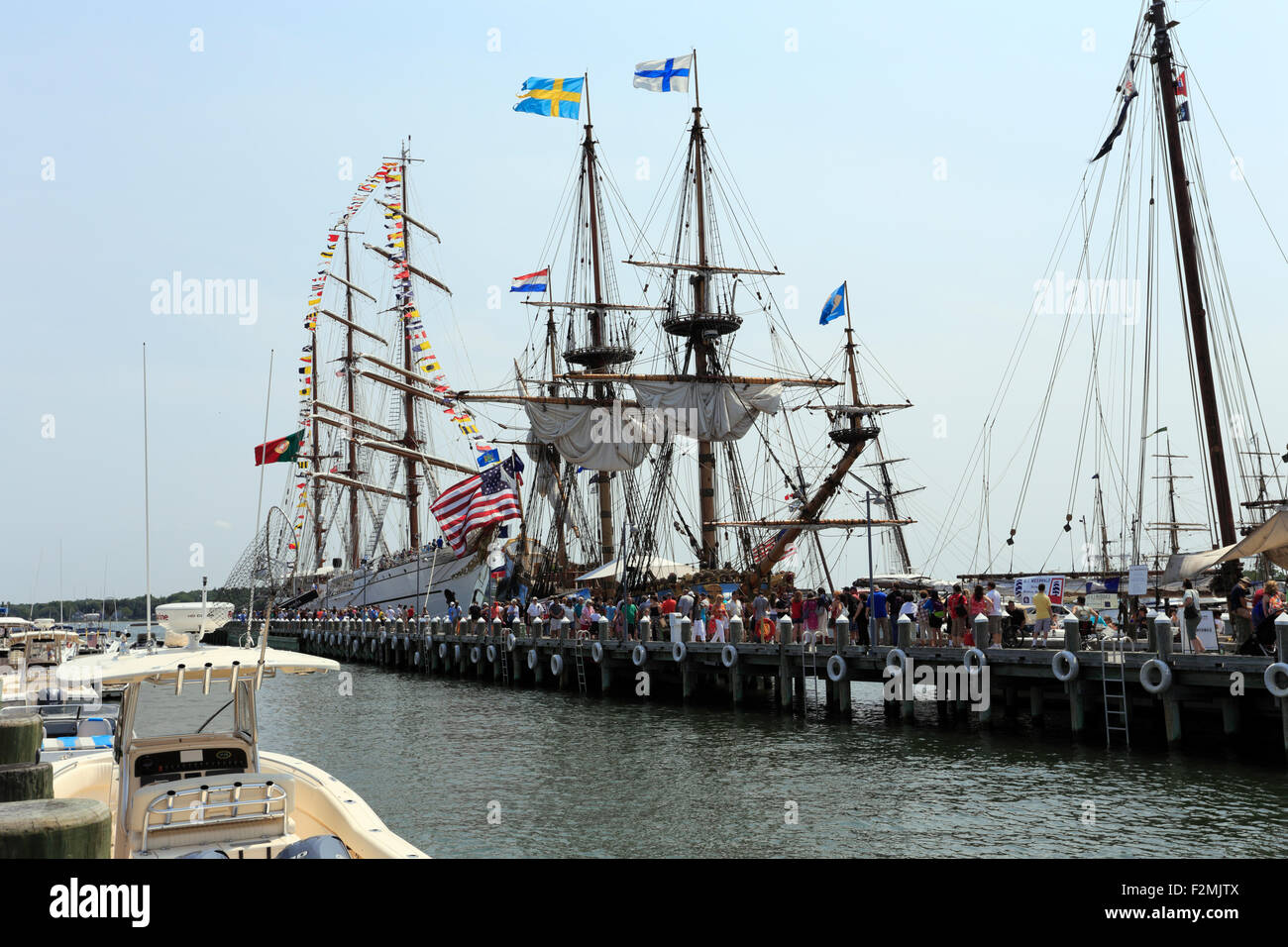 Tall ship flags hi-res stock photography and images - Alamy