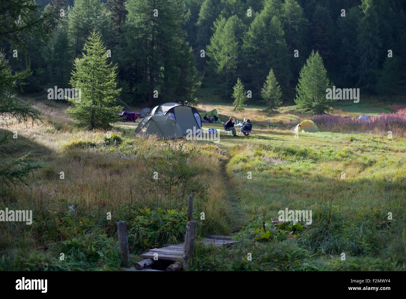 Wild camping family hi-res stock photography and images - Alamy