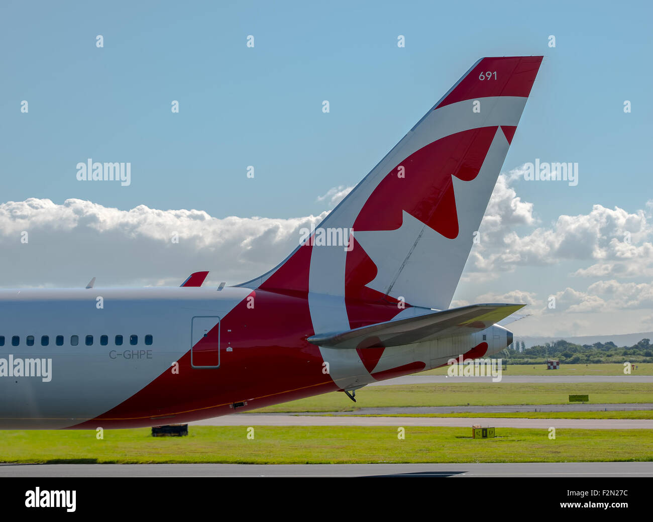 Air canada boeing 767 jetliner hi-res stock photography and images 