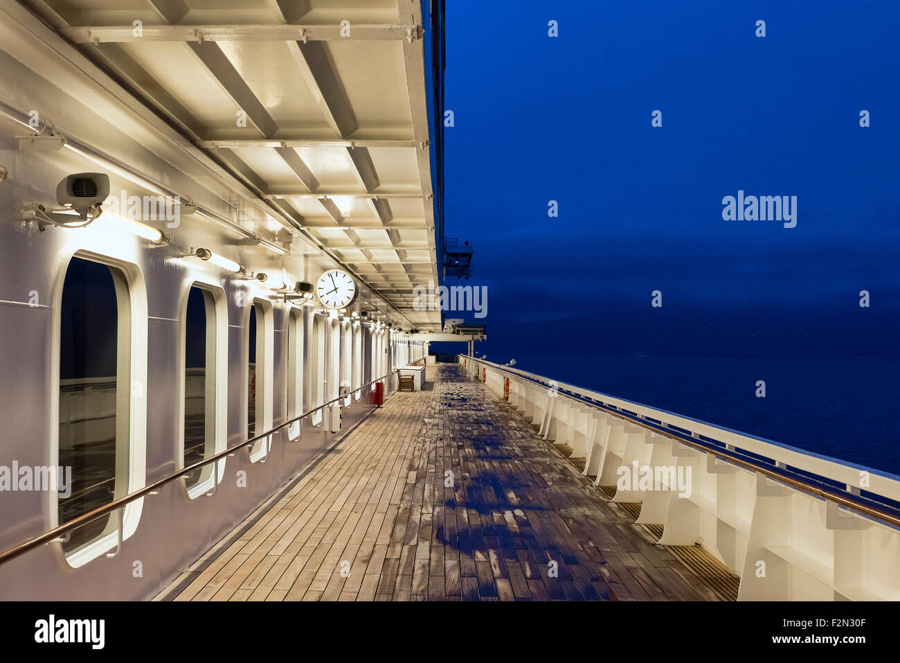 Cruise ship deck hi-res stock photography and images - Alamy