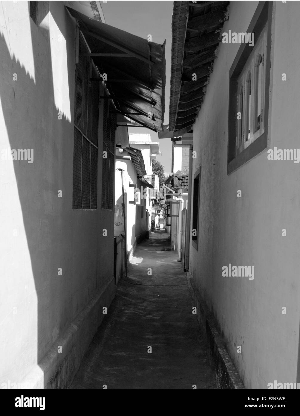 Alleyway at Sera Jey monastery in South India Stock Photo