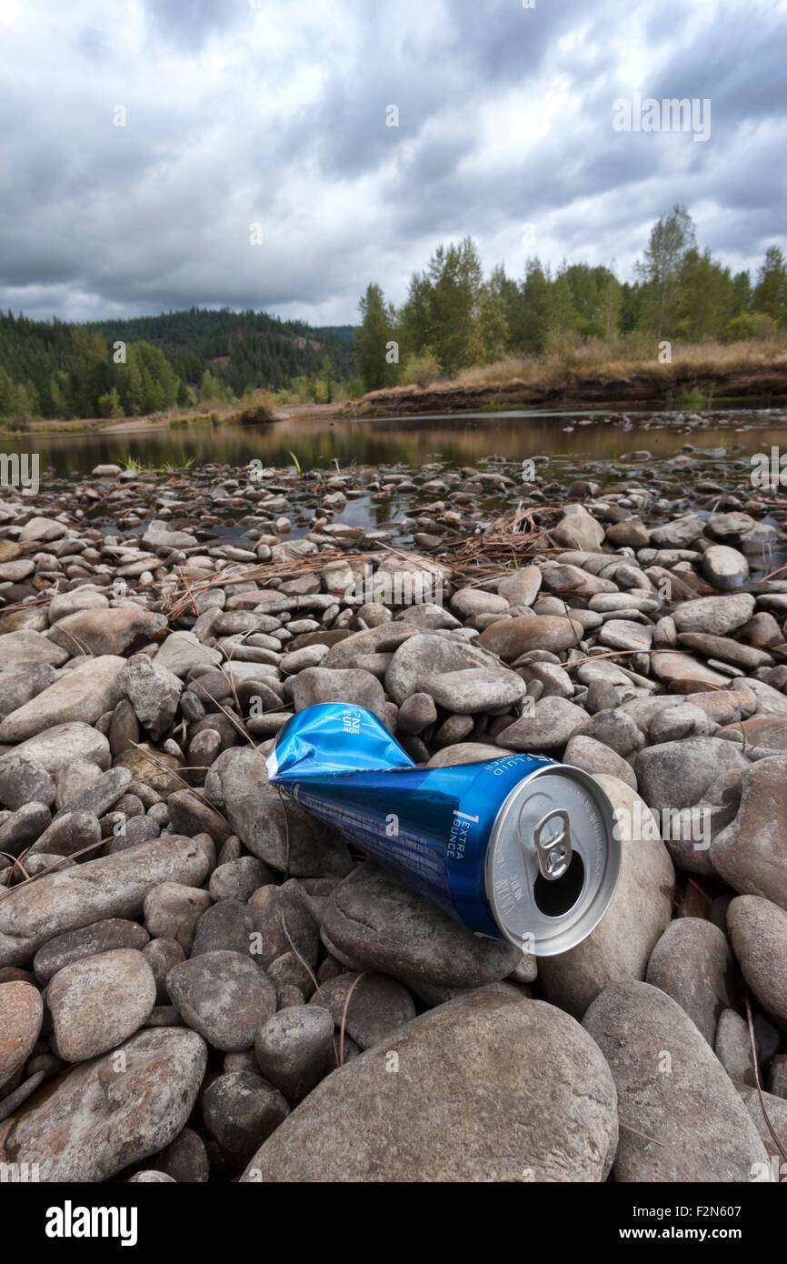 Littered river hi-res stock photography and images - Alamy