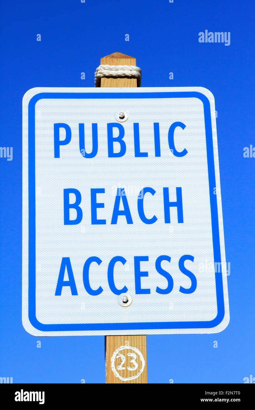 Public beach access sign Stock Photo Alamy