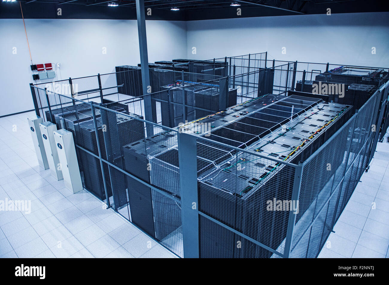 Server cage hi-res stock photography and images - Alamy