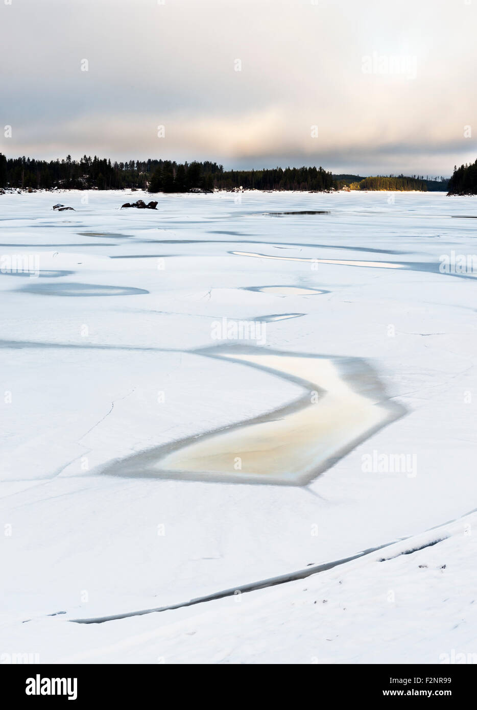 Frozen ice landscape hi-res stock photography and images - Alamy