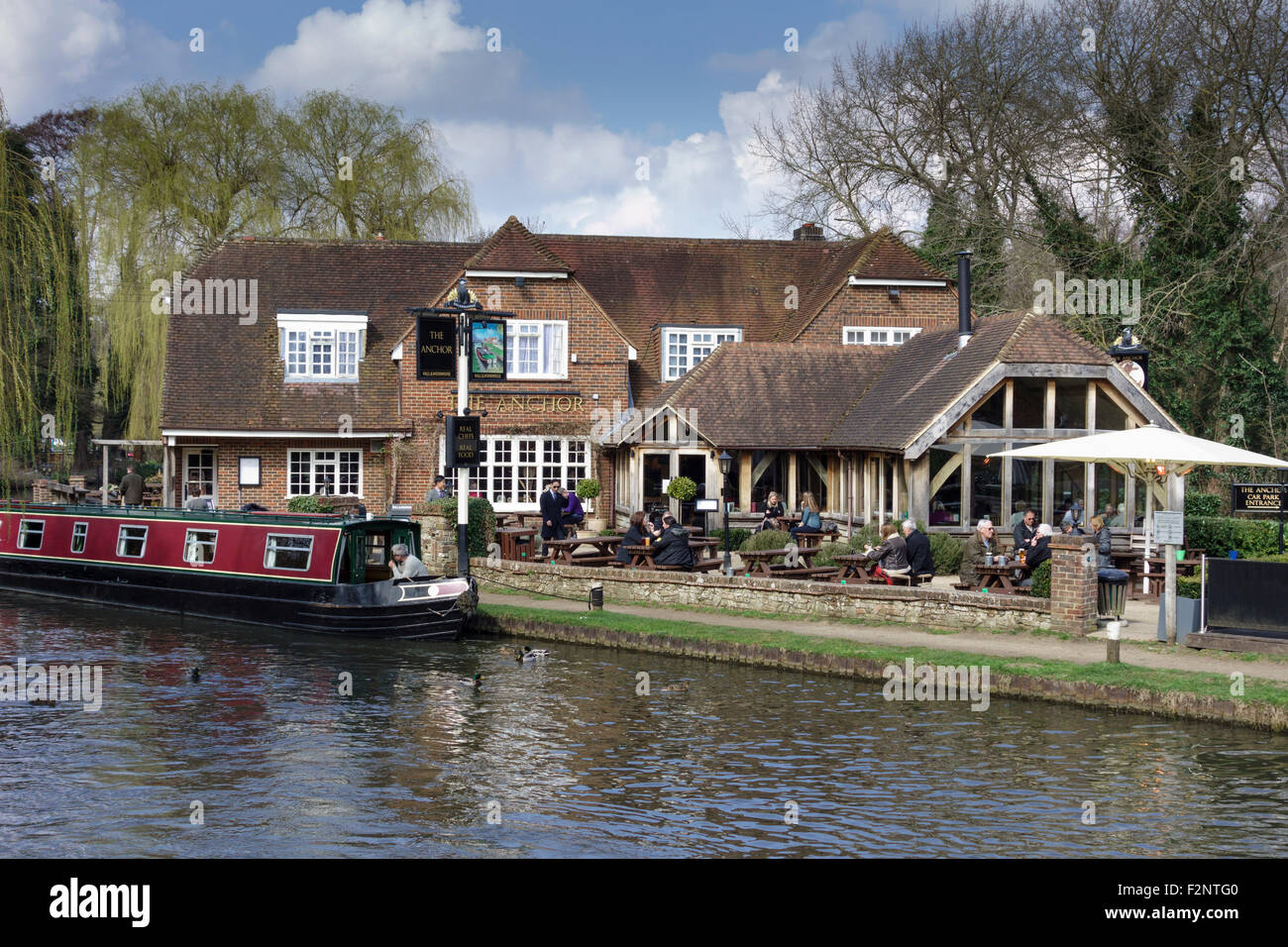 The Anchor, Pub Restaurant, in Pyrford Lock, Wisley, Surrey, UK Stock
