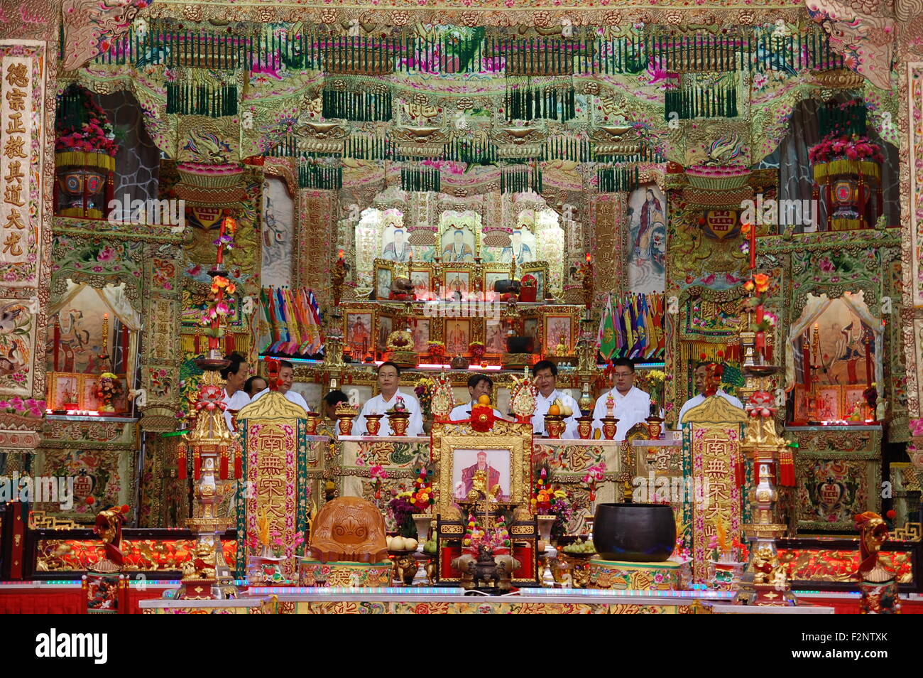 Taoism altar hi-res stock photography and images - Alamy