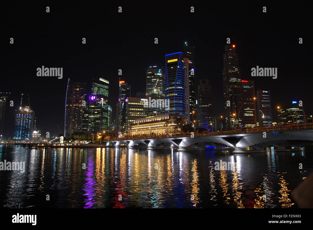 Singapore skyline at night hi-res stock photography and images - Alamy