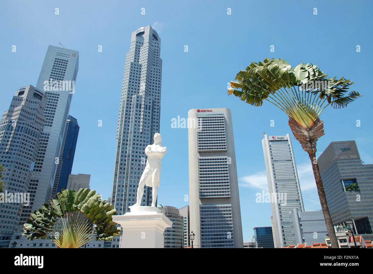 Statue of Sir Stamford Raffles and the skyline of the financial centre in Singapore Stock Photo
