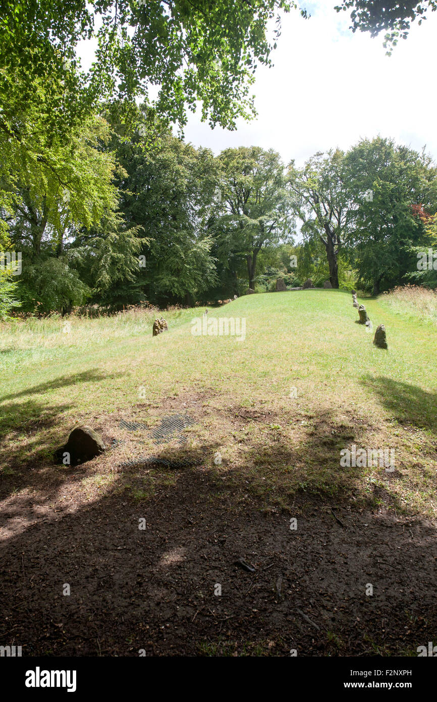 Wayland´s Smithy is an historic Neolithic chambered long barrow on the