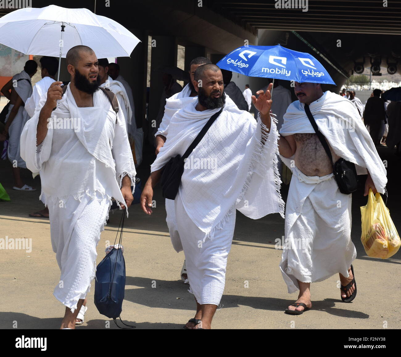 Mecca, Saudi Arabia. 22nd Sep, 2015. Pilgrims walk toward Mina, about seven km from Mecca, in Saudi Arabia, Sept. 22, 2015. According to the rigid Hajj schedule, pilgrims will pray and stay overnight in tents of Mina, before moving on to Arafat, a barren and plain land some 20 km east of Mecca, and then to Muzdalifah, an area between Arafat and Mina, to celebrate Eid al-Adha, or the Feast of Sacrifice. Credit:  Min Junqing/Xinhua/Alamy Live News Stock Photo