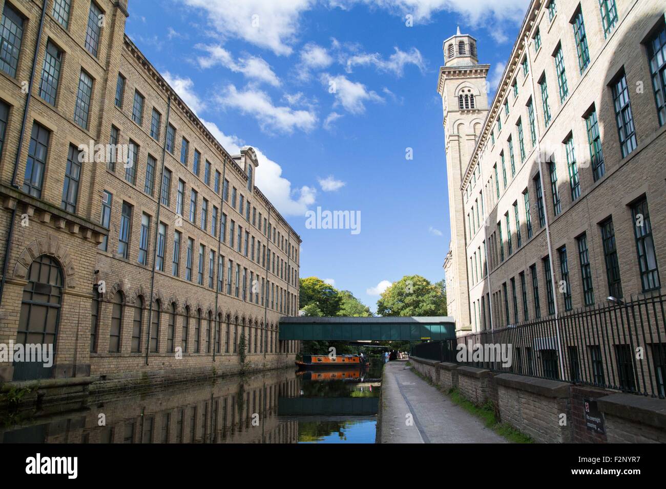 Salts Mill in Saltaire, Bradford, West Yorkshire, England.  Ian Hinchliffe / Alamy Stock Photo