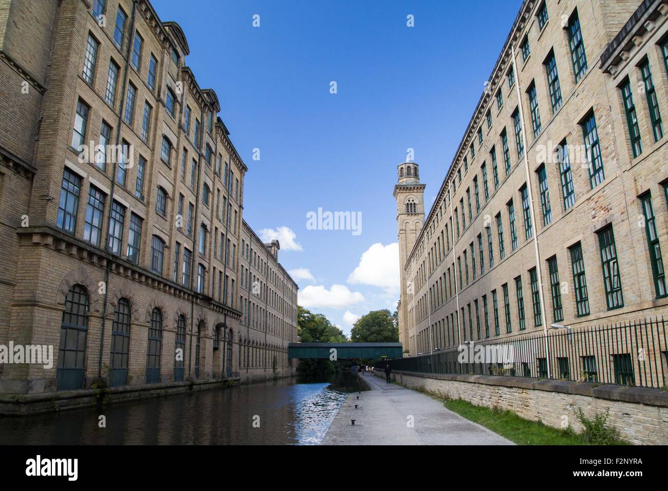 Salts Mill in Saltaire, Bradford, West Yorkshire, England.  Ian Hinchliffe / Alamy Stock Photo