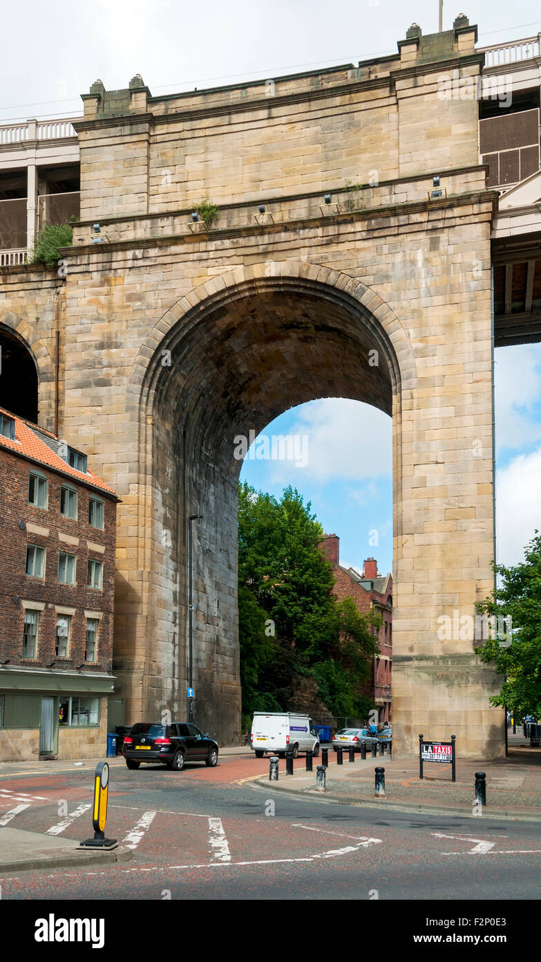 Archway carrying the High Level bridge across the Close, Newcastle upon Tyne, Tyne and Wear, England, UK Stock Photo