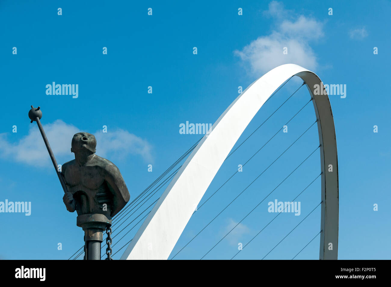 'River God' by André Wallace, and the Gateshead Millennium Bridge, Quayside, Newcastle upon Tyne, Tyne and Wear, England, UK Stock Photo