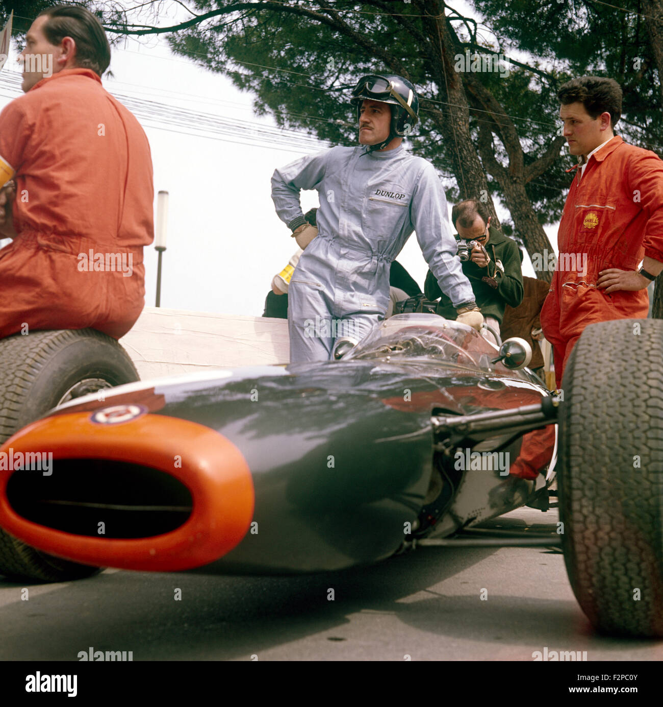 Graham Hill and BRM mechanics at the Monaco GP 1965 Stock Photo Alamy