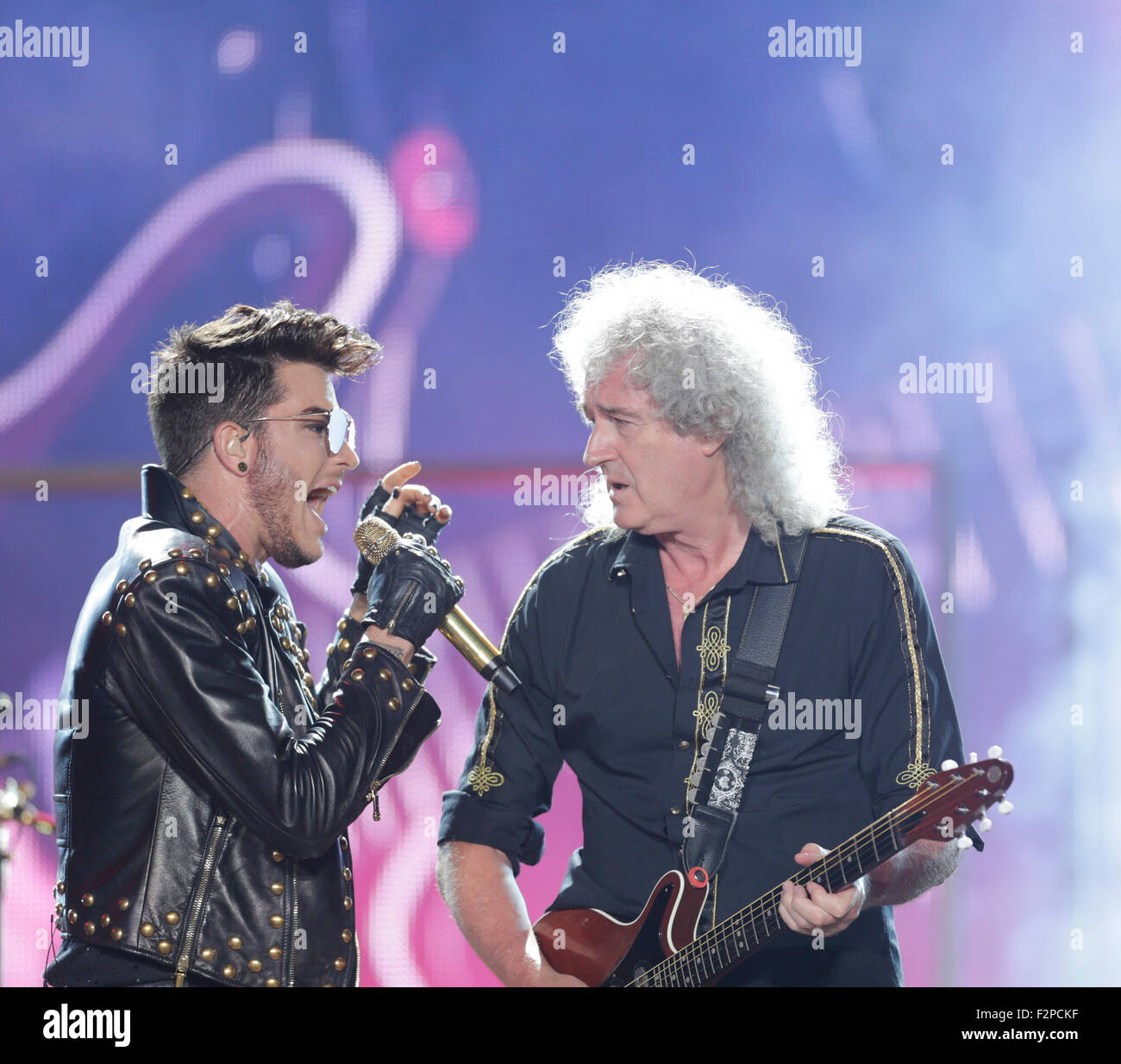 Rio de Janeiro, September, 20th,2015- Rock band Queen performs during the  Rock in Rio concert. Brian May (L) and Adam Lambert. P Stock Photo - Alamy